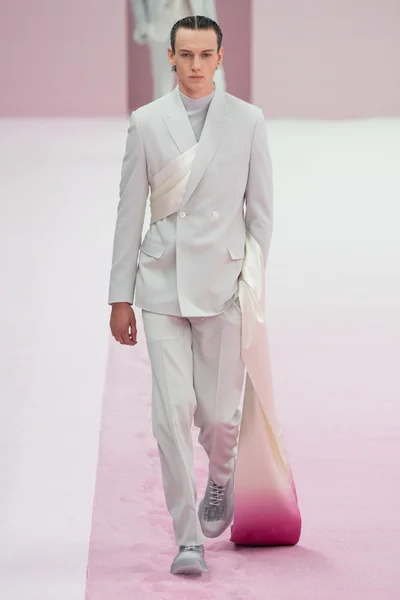 Look 22